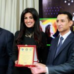 الدكتور مينا يوحنا يكرّم الإعلامية كلير توفيق رئيس مجلس إدارة مجلة كلاسي في القمة العالمية للمرأة والشباب بالقاهرة