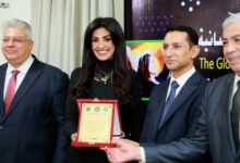 الدكتور مينا يوحنا يكرّم الإعلامية كلير توفيق رئيس مجلس إدارة مجلة كلاسي في القمة العالمية للمرأة والشباب بالقاهرة