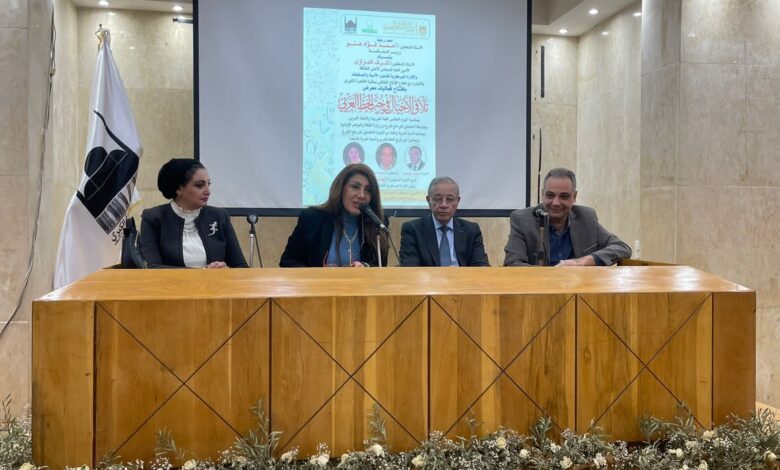 المجلس الأعلى للثقافة يفتنح معرض “تلاقى الأجيال فى حب الخط العربى” 