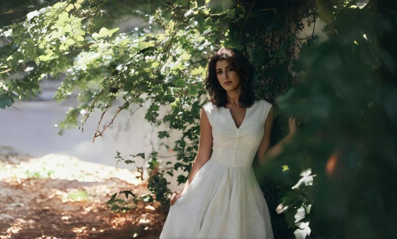 نجمة عراق آيدول عفراء سلطان تطرح أولى أغانيها مع روتانا بعنوان النجوم اقرب..فيديو