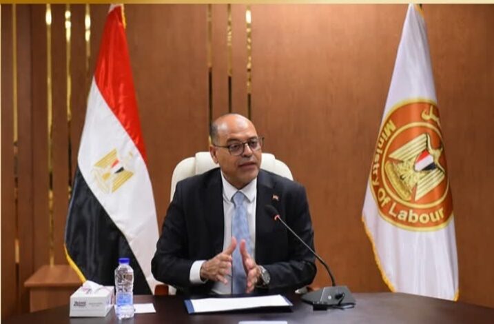 وزير العمل يعتمد 2 مليون و990 ألف و834 جنيهًا للرعاية الاجتماعية والصحية وإعانات الحوادث لـ408 عمال في 25 محافظة
