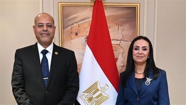 وزيرا التضامن الاجتماعي والعمل يوجهان بصرف مساعدات لأسر ضحايا حادث الطريق الصحراوي الشرقي بمحافظة المنيا