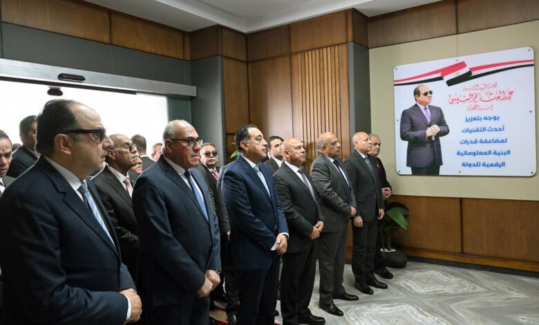 رئيس الوزراء يتفقد أعمال تطوير مصنع “سيماف “ رئيس الوزراء يتفقد أعمال تطوير مصنع “سيماف “