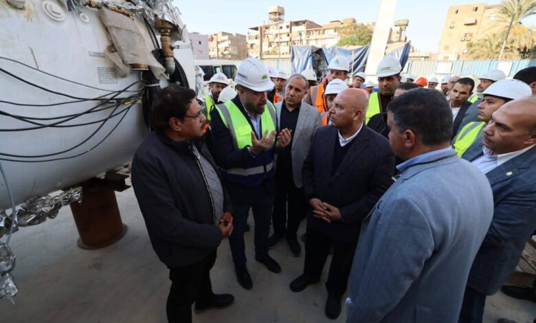 وزير الصناعة والنقل يجري جولة هامة بالمرحلة الأولى من الخط الرابع للمترو 