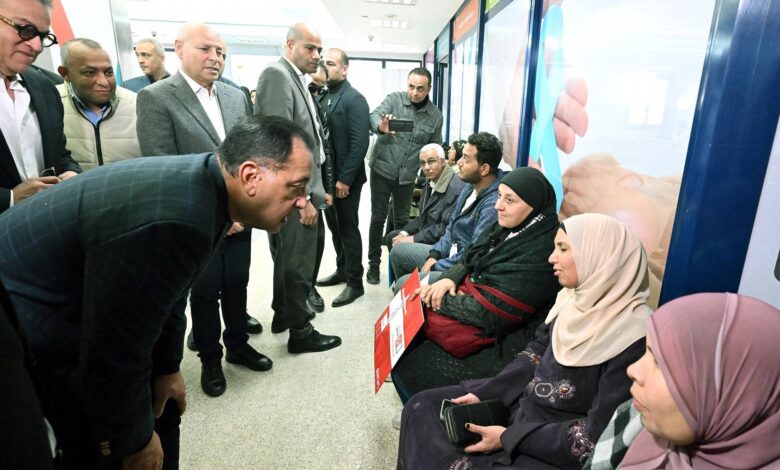 رئيس الوزراء يطمئن من المرضى على جودة الخدمات المقدمة     في مستشفى أورام دار السلام “هرمل سابقا”