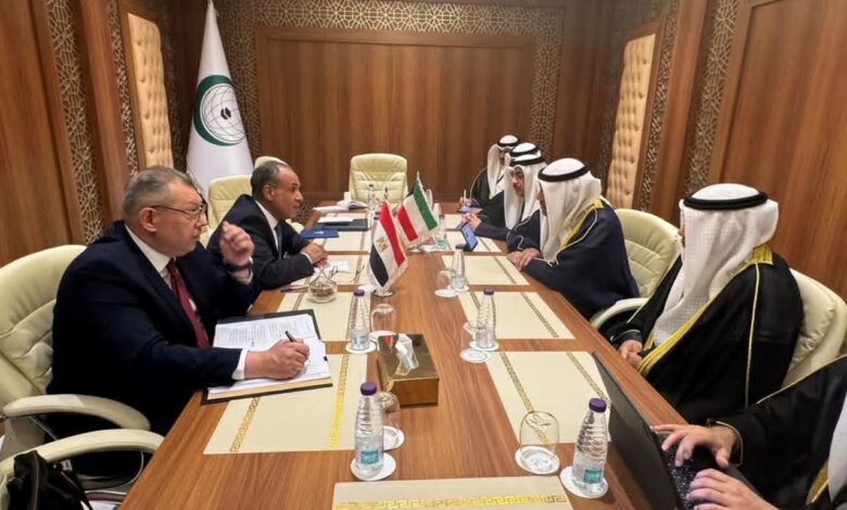 وزير الخارجية يلتقي مع نظيره الكويتي