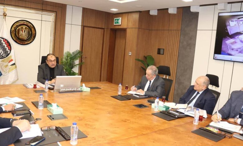 وزير قطاع الأعمال العام يعقد اجتماعًا دوريًا موسعًا لمتابعة مشروعات قطاع الصناعات المعدنية ومؤشرات الأداء