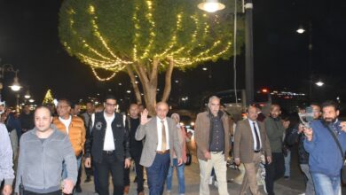 محافظ الأقصر يشارك المواطنين استقبال العام الميلادي الجديد