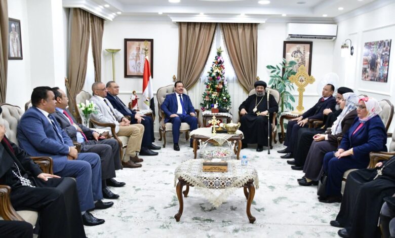 رئيس جامعة الوادي الجديد يترأس وفد لزيارة الأنبا أرسانيوس أسقف المحافظة لتقديم التهنئة بعيد الميلاد المجيد