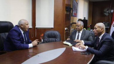 محافظ الوادي الجديد يلتقي أعضاء مجلس الشيوخ بالمحافظة