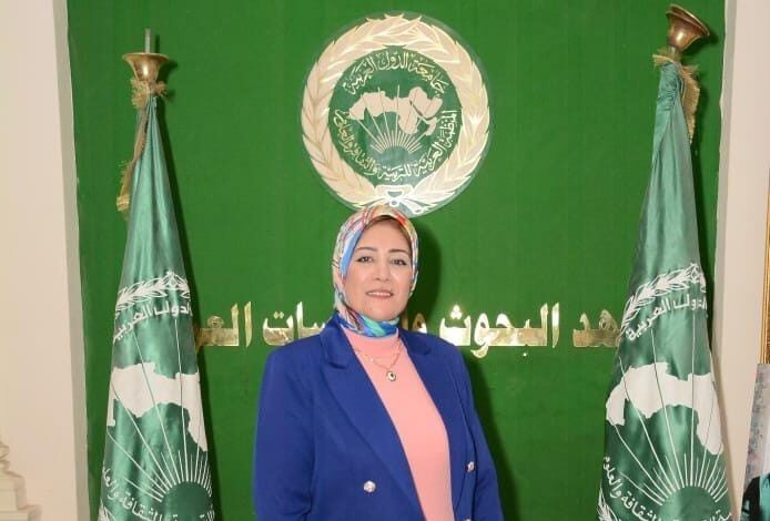 مناقشة رسالة ماجستير للباحثة فريال محمود بعنوان “دور الأحزاب السياسية في تمكين المرأة