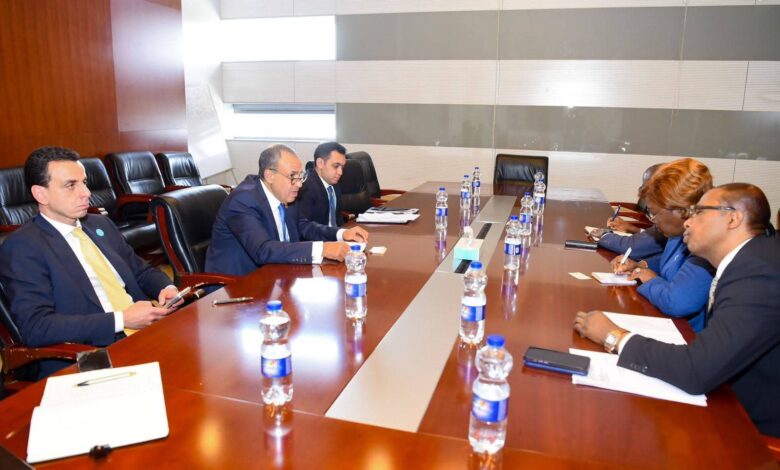 وزير الخارجية يلتقي نظيرته الإيفوارية لبحث سبل تعزيز العلاقات الثنائية والتعاون المشترك