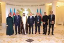 وزير خارجية جمهورية أذربيجان يستقبل رئيس البرلمان العربي في العاصمة باكو
